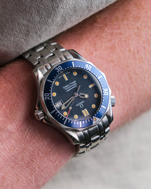Omega James bond mid size quartz