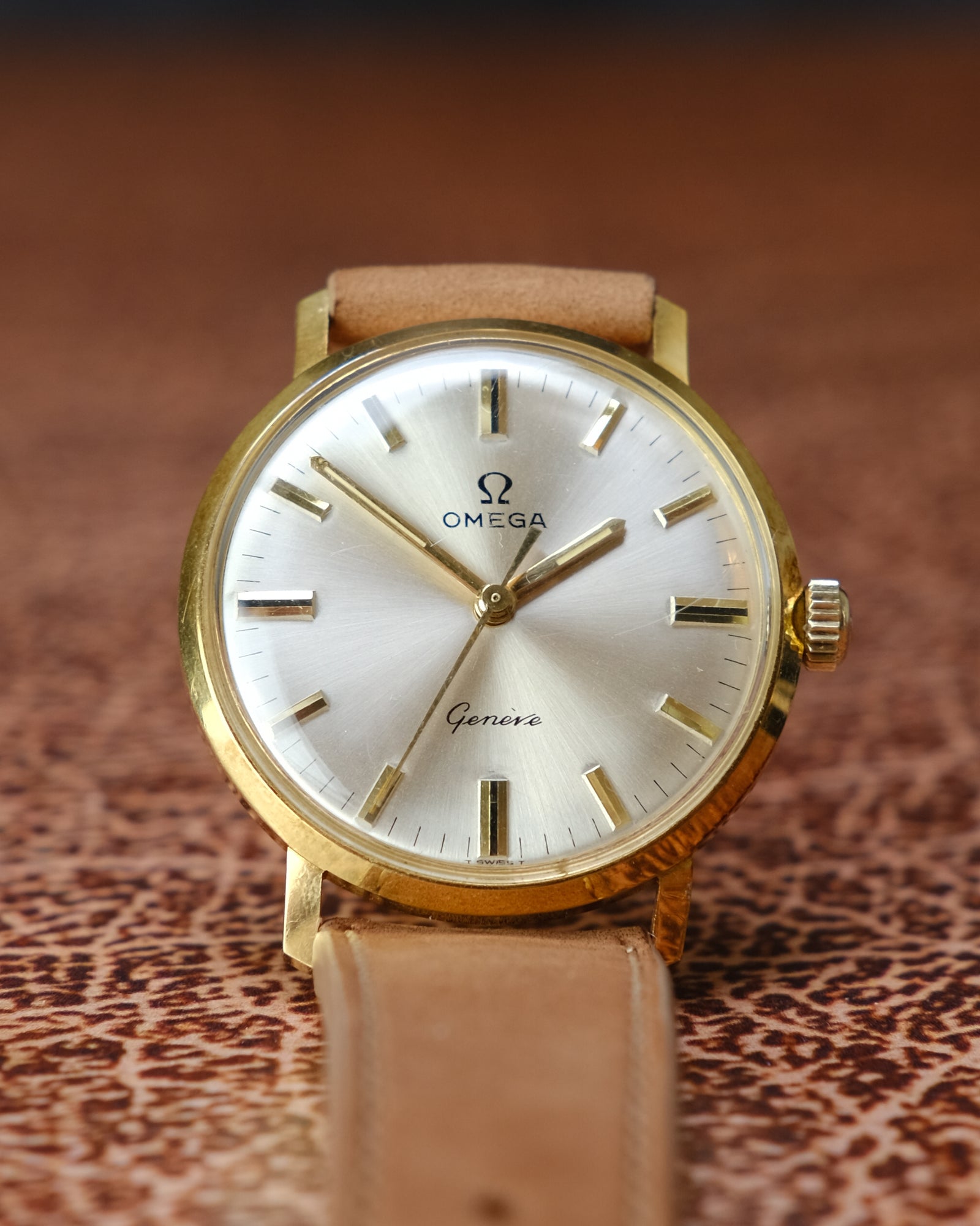 OMEGA Geneve ゴールド腕時計 1961 Omega Geneve Vintage Mens Dress Watch with Date - 9K