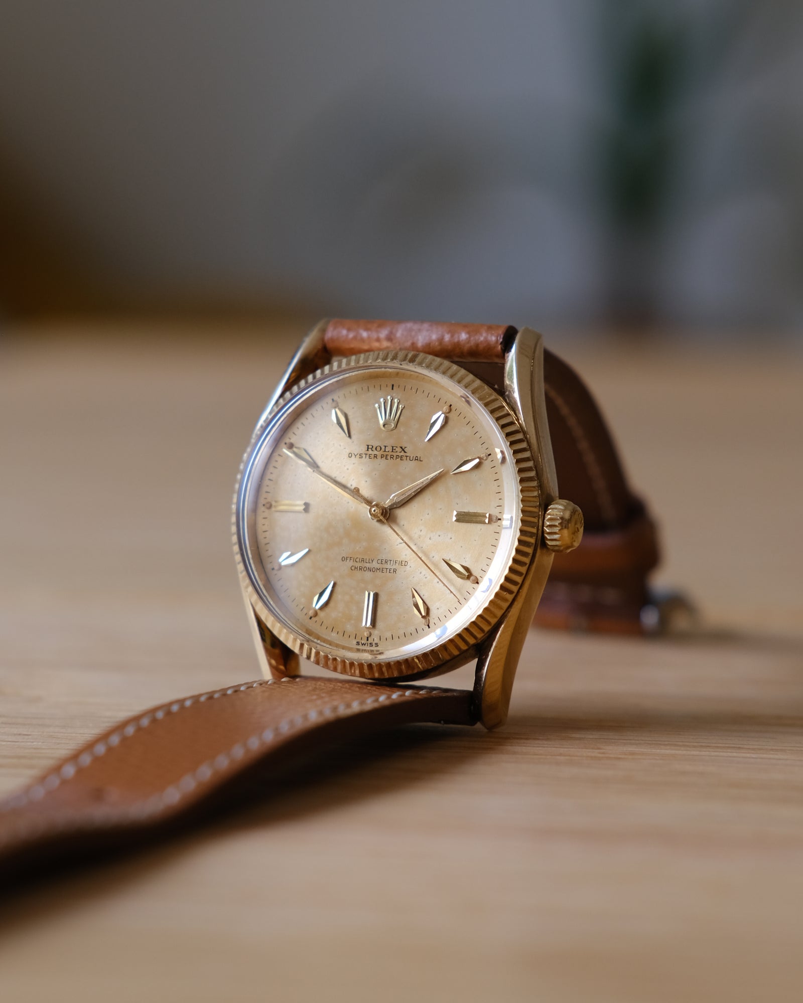 Rolex Oyster Perpetual 6593 Bombay Lugs, 14kt unpolished Gold Case