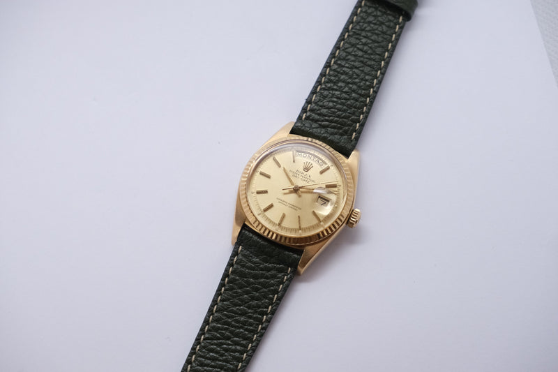 Forest green - grained deer leather - white stitch Perpetual Watch Lover 